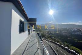Elegant Two-Story Villa with Pool – Ribeira Brava