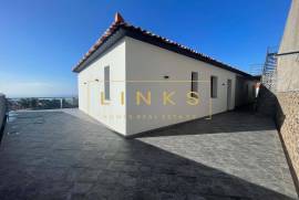 Elegant Two-Story Villa with Pool – Ribeira Brava