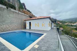 Elegant Two-Story Villa with Pool – Ribeira Brava