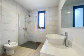 Elegant Two-Story Villa with Pool – Ribeira Brava