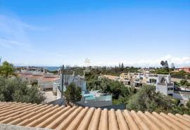 Carvoeiro - 4-bedroom villa with sea views, easy walking distance to Carvoeiro