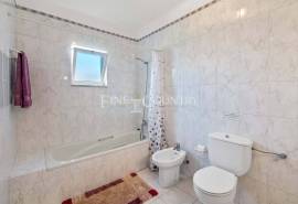 Carvoeiro - 4-bedroom villa with sea views, easy walking distance to Carvoeiro