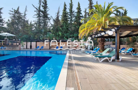 Just at 600m from Maria Luísa Beach.