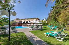 Just at 600m from Maria Luísa Beach.