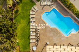 Just at 600m from Maria Luísa Beach.