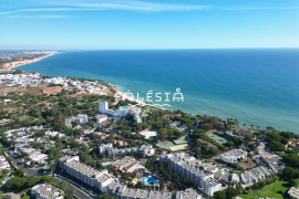 Just at 600m from Maria Luísa Beach.