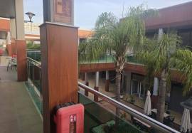 Renovated premises in a shopping centre with a large influx and 24-hour surveillance Renovated premises in a shopping centre with a large influx and 24-hour surveillance