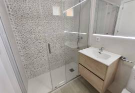 Fully renovated detached villa on a rectangular plot of 943 m². Distributed over two floors.