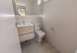 Fully renovated detached villa on a rectangular plot of 943 m². Distributed over two floors.