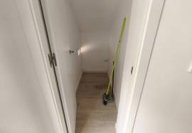 Fully renovated detached villa on a rectangular plot of 943 m². Distributed over two floors.