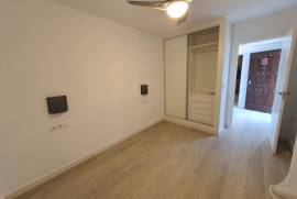 Fully renovated detached villa on a rectangular plot of 943 m². Distributed over two floors.