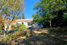 Charming Detached House With 5 Bedrooms And Garage On A 3850 M2 Landscaped Park With Lovely Open Views. Charming Detached House With 5 Bedrooms And Garage On A 3850 M2 Landscaped Park With Lovely Open Views.