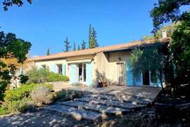 Charming Detached House With 5 Bedrooms And Garage On A 3850 M2 Landscaped Park With Lovely Open Views.