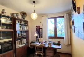 Charming Detached House With 5 Bedrooms And Garage On A 3850 M2 Landscaped Park With Lovely Open Views. Charming Detached House With 5 Bedrooms And Garage On A 3850 M2 Landscaped Park With Lovely Open Views.