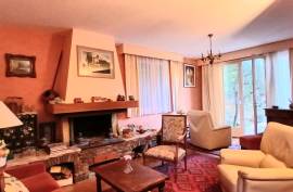 Charming Detached House With 5 Bedrooms And Garage On A 3850 M2 Landscaped Park With Lovely Open Views. Charming Detached House With 5 Bedrooms And Garage On A 3850 M2 Landscaped Park With Lovely Open Views.