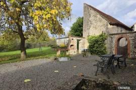 For Sale 3 Houses, 2 Barns, Gardens. Lussac-les-Églises. 87