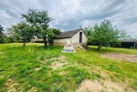 Detached Country House with Large Garden Detached Country House with Large Garden