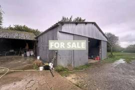 Equestrian Property with Multiple Outbuildings Equestrian Property with Multiple Outbuildings