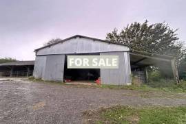 Equestrian Property with Multiple Outbuildings Equestrian Property with Multiple Outbuildings