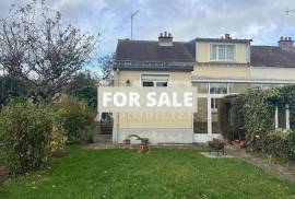 Nice House with Garden in Town Nice House with Garden in Town