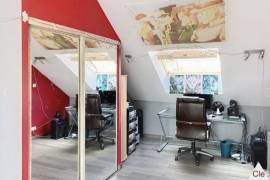 Beautiful Family Home with Pool in Garden