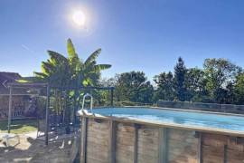 Beautiful Family Home with Pool in Garden