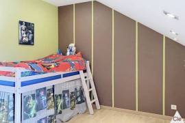 Beautiful Family Home with Pool in Garden