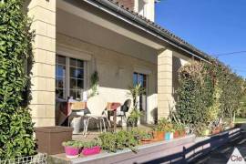 Beautiful Family Home with Pool in Garden