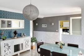 Beautiful Family Home with Pool in Garden