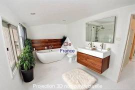 Detached House with Garden and Good Potential