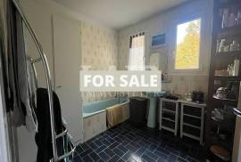 Detached Country House with Landscaped Garden Detached Country House with Landscaped Garden