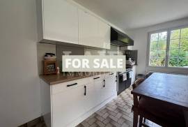 Detached Country House with Landscaped Garden Detached Country House with Landscaped Garden