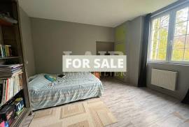 Detached Country House with Landscaped Garden Detached Country House with Landscaped Garden