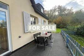 Detached Country House with Landscaped Garden Detached Country House with Landscaped Garden