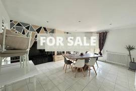 Lovely House and Garden plus Outbuildings