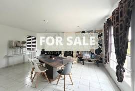 Lovely House and Garden plus Outbuildings