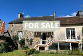 Lovely House and Garden plus Outbuildings