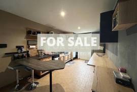 Lovely House and Garden plus Outbuildings