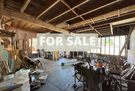 Lovely House and Garden plus Outbuildings