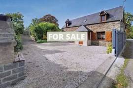 Detached Country House with Outbuilding