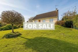 Detached House with Garden close to the Coast