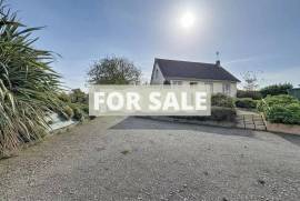 Detached House with Garden close to the Coast