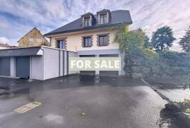 Detached Country House with Covered Swimming Pool