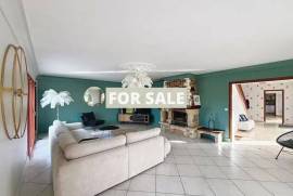 Detached Country House with Covered Swimming Pool