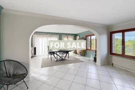 Detached Country House with Covered Swimming Pool