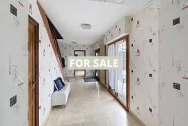 Detached Country House with Covered Swimming Pool