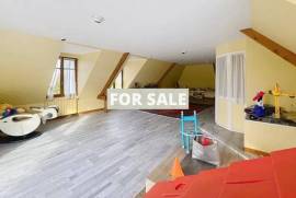 Detached Country House with Covered Swimming Pool