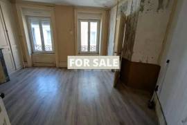 Building Divided into Apartments Building Divided into Apartments