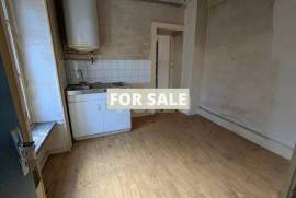 Building Divided into Apartments Building Divided into Apartments