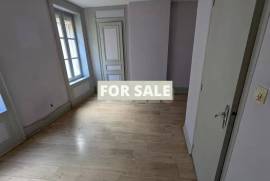 Building Divided into Apartments Building Divided into Apartments